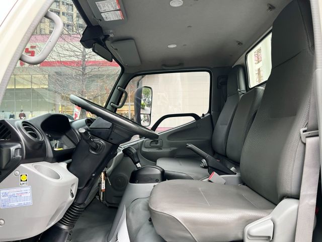 Hino  300  第8張相片