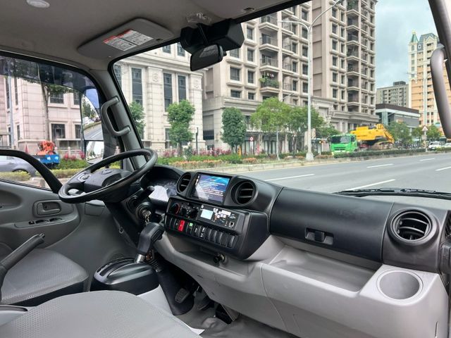 Hino  300  第9張相片