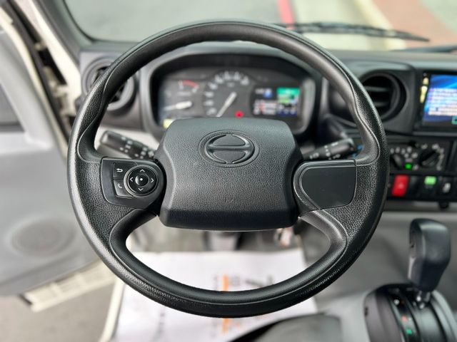 Hino  300  第11張相片