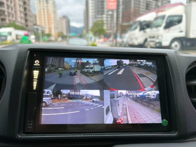 Hino  300  第14張相片