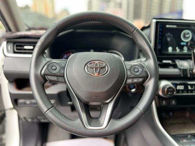 Toyota  RAV4  第11張相片