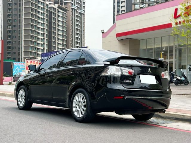 Mitsubishi  Lancer Fortis  第4張相片