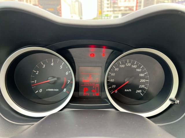 Mitsubishi  Lancer Fortis  第12張相片