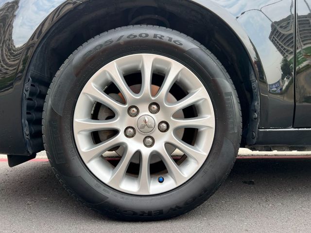 Mitsubishi  Lancer Fortis  第16張相片