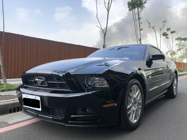 2013 Ford Mustang 3.7 V6 野馬 3700 美式肌肉車 超低里程 後輪驅動 優惠價91.8萬  第1張相片