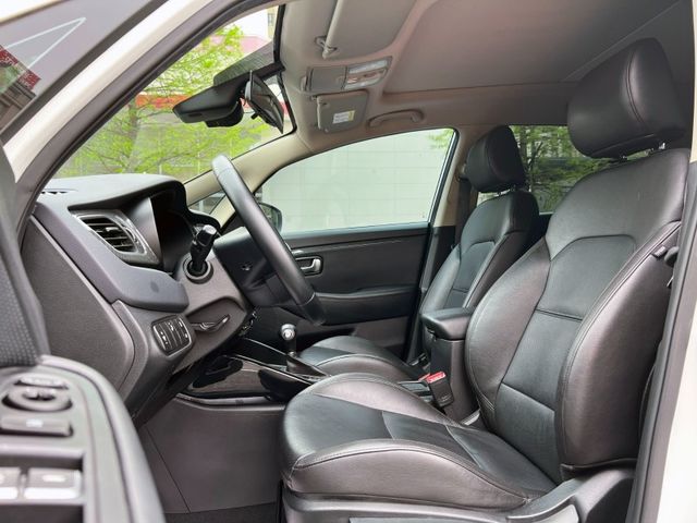 Kia  Carens  第6張相片