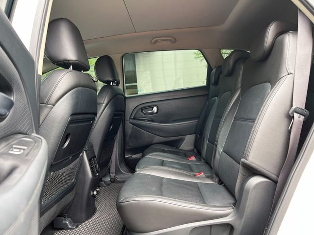 Kia  Carens  第7張相片