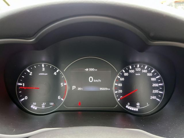 Kia  Carens  第14張相片