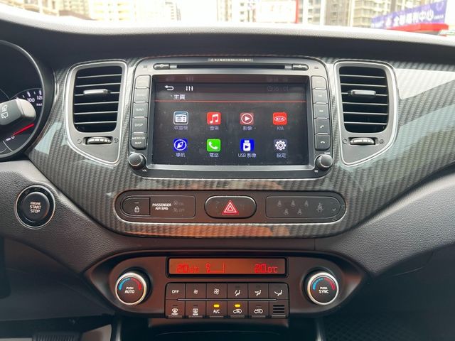 Kia  Carens  第15張相片