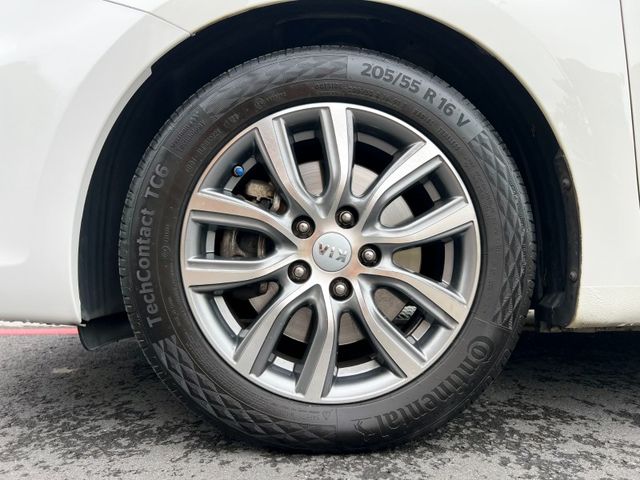 Kia  Carens  第20張相片