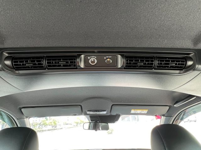 Mitsubishi  Zinger  第16張相片