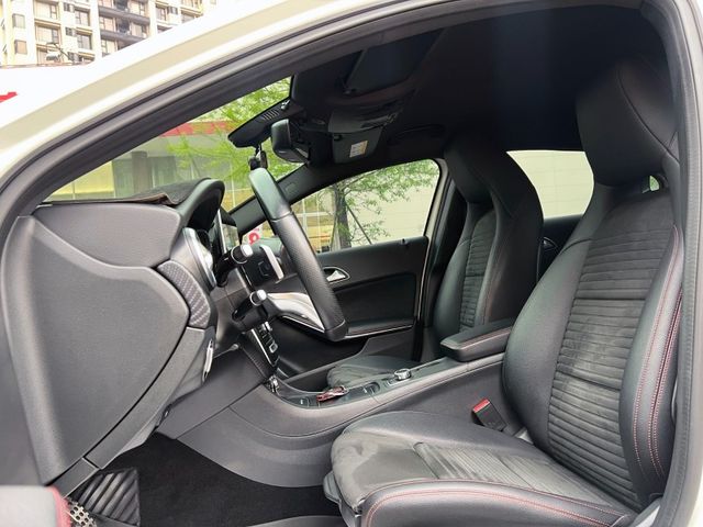 Mercedes-Benz/賓士   A-CLASS  A180 《市場最漂亮》2016 Mercedes-Benz A180 AMG Line 加裝安卓機 全車超漂亮 W176小  第6張相片