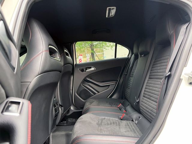 Mercedes-Benz/賓士   A-CLASS  A180 《市場最漂亮》2016 Mercedes-Benz A180 AMG Line 加裝安卓機 全車超漂亮 W176小  第7張相片