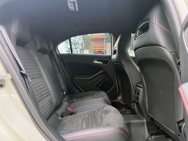 Mercedes-Benz/賓士   A-CLASS  A180 《市場最漂亮》2016 Mercedes-Benz A180 AMG Line 加裝安卓機 全車超漂亮 W176小  第9張相片