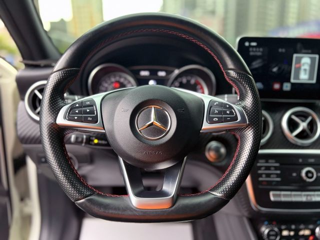 Mercedes-Benz/賓士   A-CLASS  A180 《市場最漂亮》2016 Mercedes-Benz A180 AMG Line 加裝安卓機 全車超漂亮 W176小  第11張相片