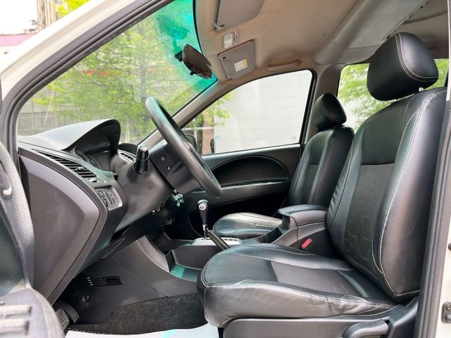 Mitsubishi  Zinger 《最佳商用廂型車》2016 Mitsubishi CMC Zinger 2.4精緻型 三菱 中華 只跑14萬 最佳  第6張相片