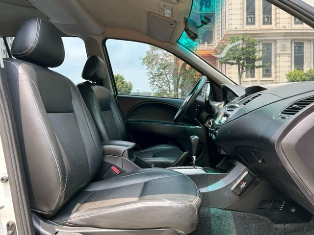 Mitsubishi  Zinger 《最佳商用廂型車》2016 Mitsubishi CMC Zinger 2.4精緻型 三菱 中華 只跑14萬 最佳  第8張相片