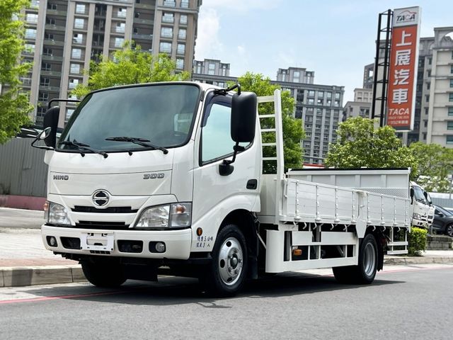 Hino  300 《14尺自排貨車》2020 HINO 300 雙芯升降尾門 正五噸 日野 商用車 原廠保養 只跑6萬   第1張相片