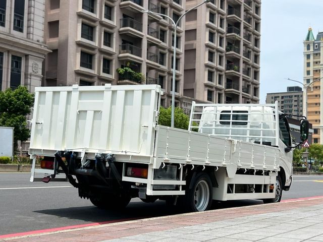 Hino  300 《14尺自排貨車》2020 HINO 300 雙芯升降尾門 正五噸 日野 商用車 原廠保養 只跑6萬   第3張相片