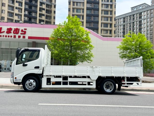 Hino  300 《14尺自排貨車》2020 HINO 300 雙芯升降尾門 正五噸 日野 商用車 原廠保養 只跑6萬   第5張相片