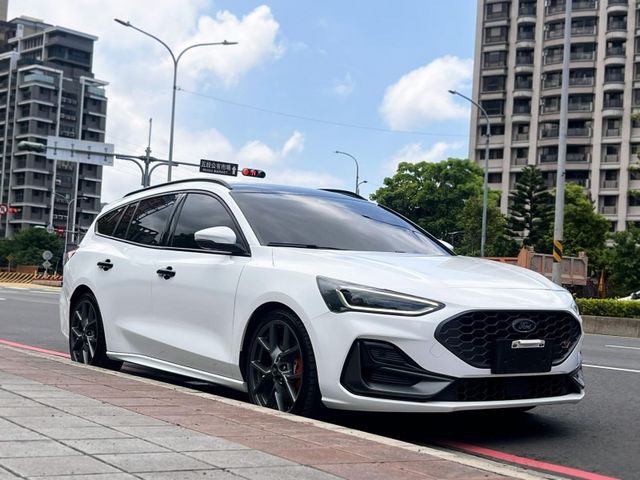 Ford/福特  Focus 《原裝進口》2023 Ford Focus Wagon ST X 只跑4.7萬 新車保固內 原廠保養 旅行車 熱  第2張相片