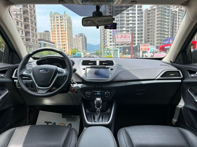 Ford/福特  Escort 《只跑4萬公里》2019 Ford Escort 1.5時尚型 原廠保養 全車超級漂亮 四門房車福特 天窗 盲點   第5張相片