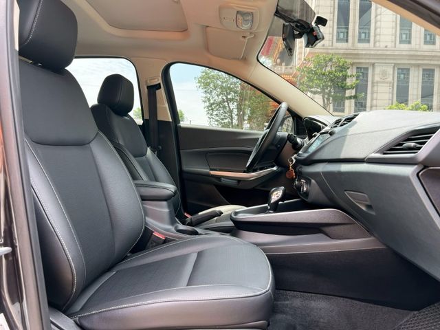 Ford/福特  Escort 《只跑4萬公里》2019 Ford Escort 1.5時尚型 原廠保養 全車超級漂亮 四門房車福特 天窗 盲點   第8張相片