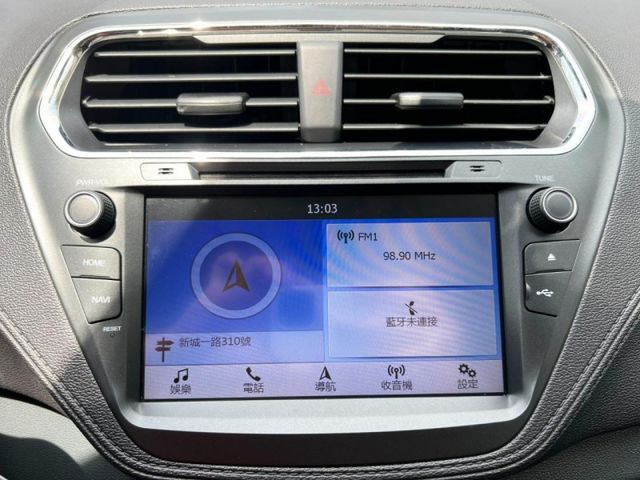 Ford/福特  Escort 《只跑4萬公里》2019 Ford Escort 1.5時尚型 原廠保養 全車超級漂亮 四門房車福特 天窗 盲點   第13張相片
