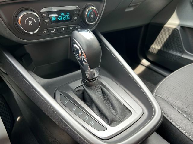 Ford/福特  Escort 《只跑4萬公里》2019 Ford Escort 1.5時尚型 原廠保養 全車超級漂亮 四門房車福特 天窗 盲點   第15張相片