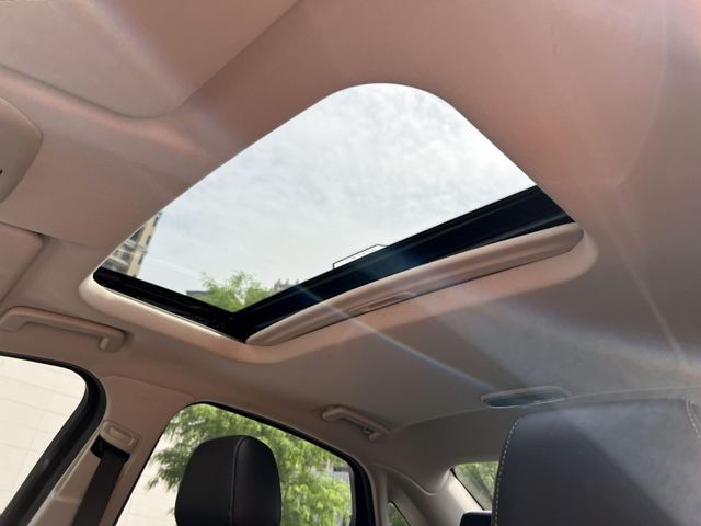 Ford/福特  Escort 《只跑4萬公里》2019 Ford Escort 1.5時尚型 原廠保養 全車超級漂亮 四門房車福特 天窗 盲點   第16張相片