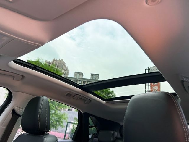 Ford/福特  Kuga 《只跑3.7萬公里》2023 Ford Kuga1.5 旗艦型 一手車 全車超漂亮 原廠保養 福特 休旅車 S  第18張相片