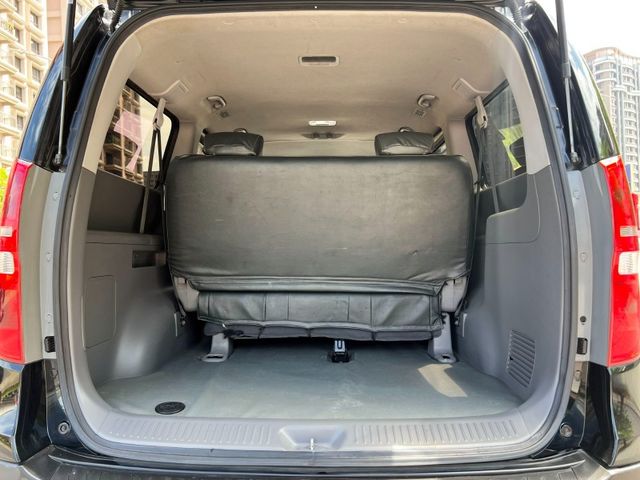 Hyundai  Starex 《9人座商務車》2018 Hyundai Grand Starex 豪華型 史塔瑞絲 廂型車 現代 全車漂亮 原廠  第11張相片