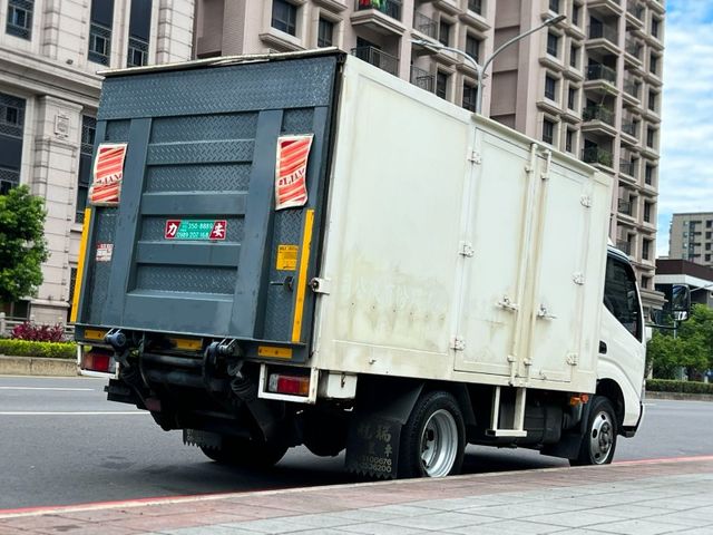 Hino  300  第3張相片