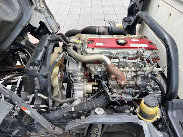 Hino  300  第17張相片