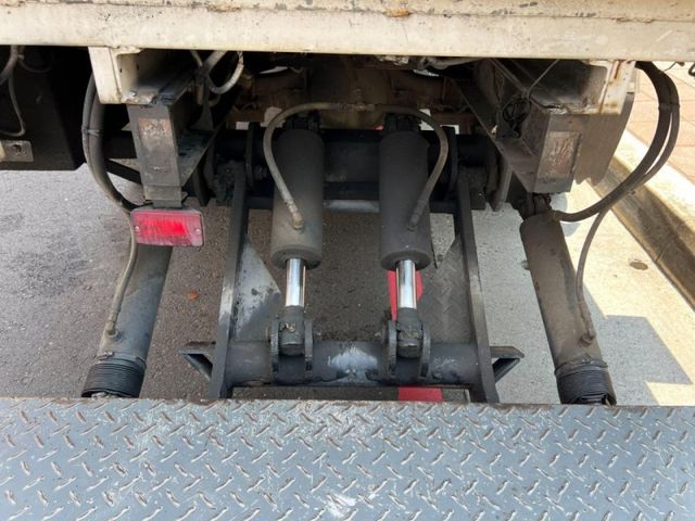 Hino  300  第8張相片