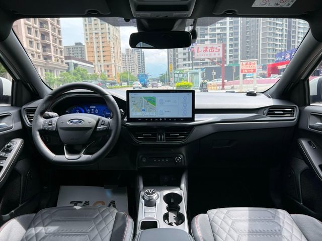 Ford/福特  Focus 《只跑3千公里》2025 Ford Focus 5D ST-Line Vignale MK4.5 熱門車 掀背車   第5張相片