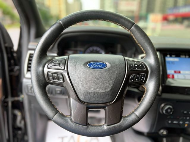 Ford/福特  Ranger 《加裝後斗捲簾》2019 Ford Ranger 2.0 旗艦型 全車超漂亮 原廠保養 車況超讚 福特 貨卡   第12張相片