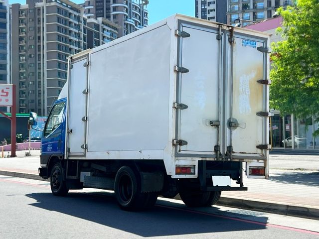 Mitsubishi  Canter 《廂內高180公分》2004 Mitsubishi Canter 11尺半 堅達 三期 貨車 商用車 高廂 車況  第4張相片