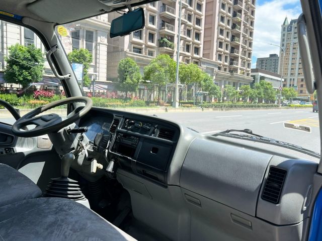 Mitsubishi  Canter 《廂內高180公分》2004 Mitsubishi Canter 11尺半 堅達 三期 貨車 商用車 高廂 車況  第8張相片