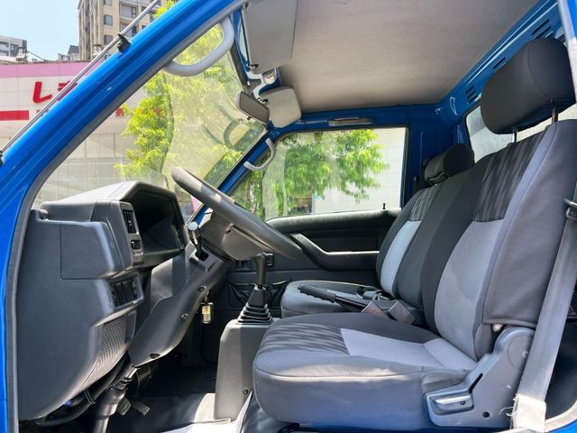 Mitsubishi  Delica 《五面掀帆布》2018 Mitsubishi Delica 2.4 貨車 只跑10萬公里 三菱 得利卡 貨車 商  第8張相片