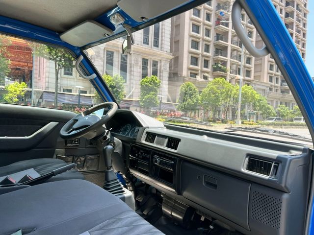 Mitsubishi  Delica 《五面掀帆布》2018 Mitsubishi Delica 2.4 貨車 只跑10萬公里 三菱 得利卡 貨車 商  第9張相片