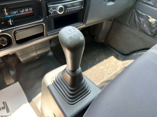 Mitsubishi  Delica 《五面掀帆布》2018 Mitsubishi Delica 2.4 貨車 只跑10萬公里 三菱 得利卡 貨車 商  第13張相片