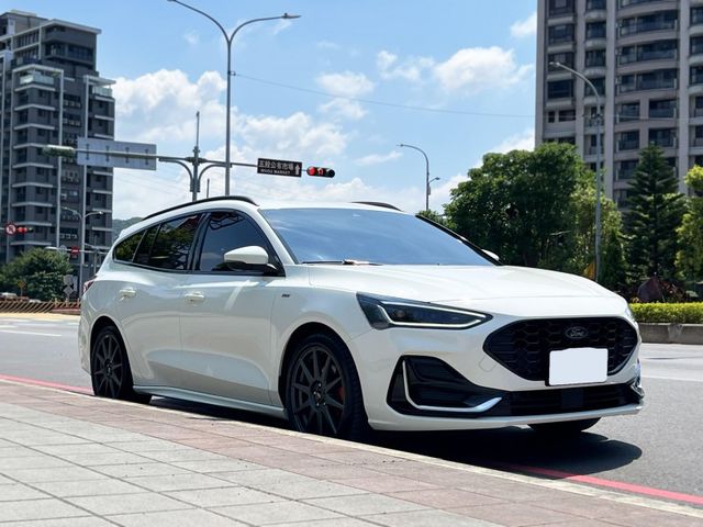 Ford/福特  Focus 《旅行車》2024 Ford Focus Wagon ST-Line Vignale 只跑3萬 全車超漂亮 MK4  第2張相片