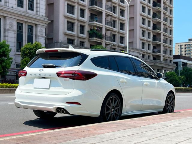 Ford/福特  Focus 《旅行車》2024 Ford Focus Wagon ST-Line Vignale 只跑3萬 全車超漂亮 MK4  第3張相片