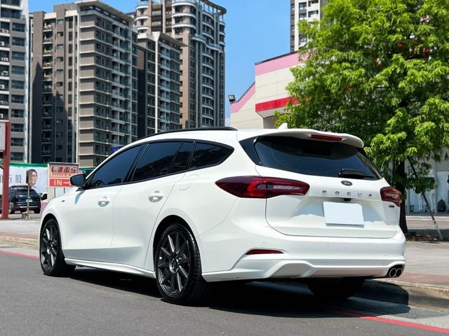 Ford/福特  Focus 《旅行車》2024 Ford Focus Wagon ST-Line Vignale 只跑3萬 全車超漂亮 MK4  第4張相片