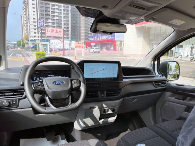 Ford/福特  Tourneo Custom 《全新領牌車》2026式 Ford Tourneo Custom Kombi Trend 九人座 福特 旅行家 商  第5張相片