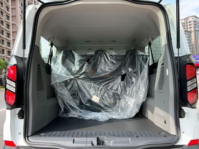Ford/福特  Tourneo Custom 《全新領牌車》2026式 Ford Tourneo Custom Kombi Trend 九人座 福特 旅行家 商  第10張相片