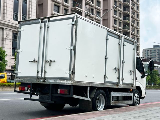 Hino  300 《-5/-25雙溫層冷凍車》2021 Hino 300 11尺半 原廠保養 貨車 商用車 物流 生鮮 冷凍   第2張相片