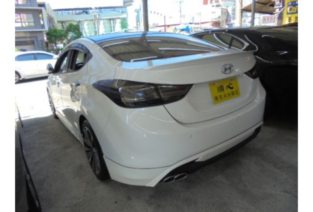 Hyundai ELANTRA  第4張相片