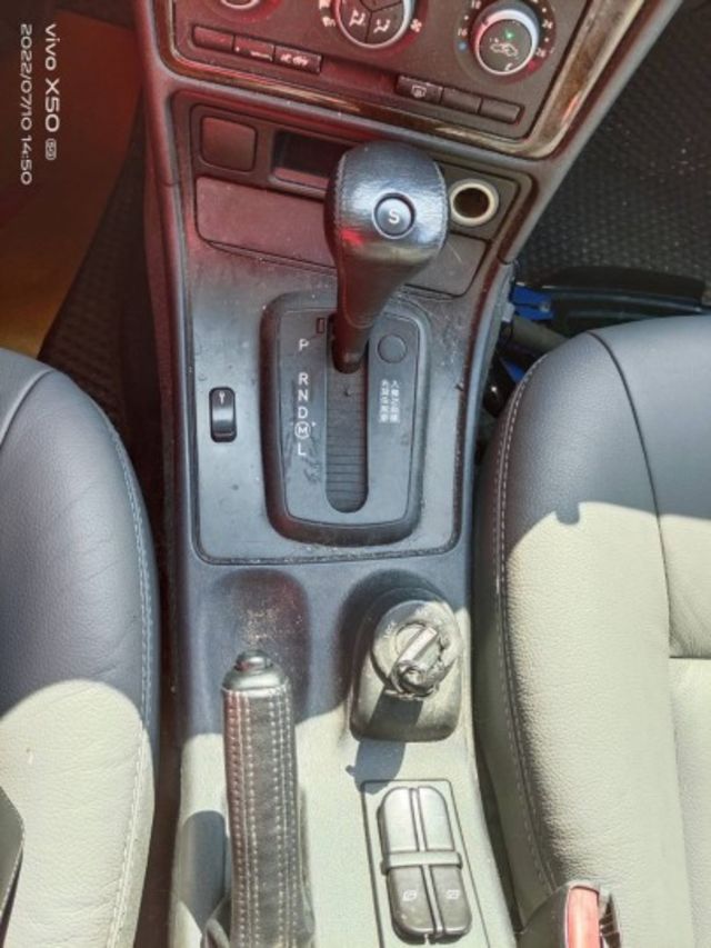 06 SAAB 新大9-5 2.0t VECTOR 莫內藍~路上飛行器~真是美!  第18張相片